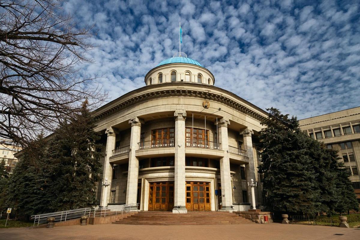 Nadezhda Apartments on Jeltoksan 103 Alma-Ata Buitenkant foto