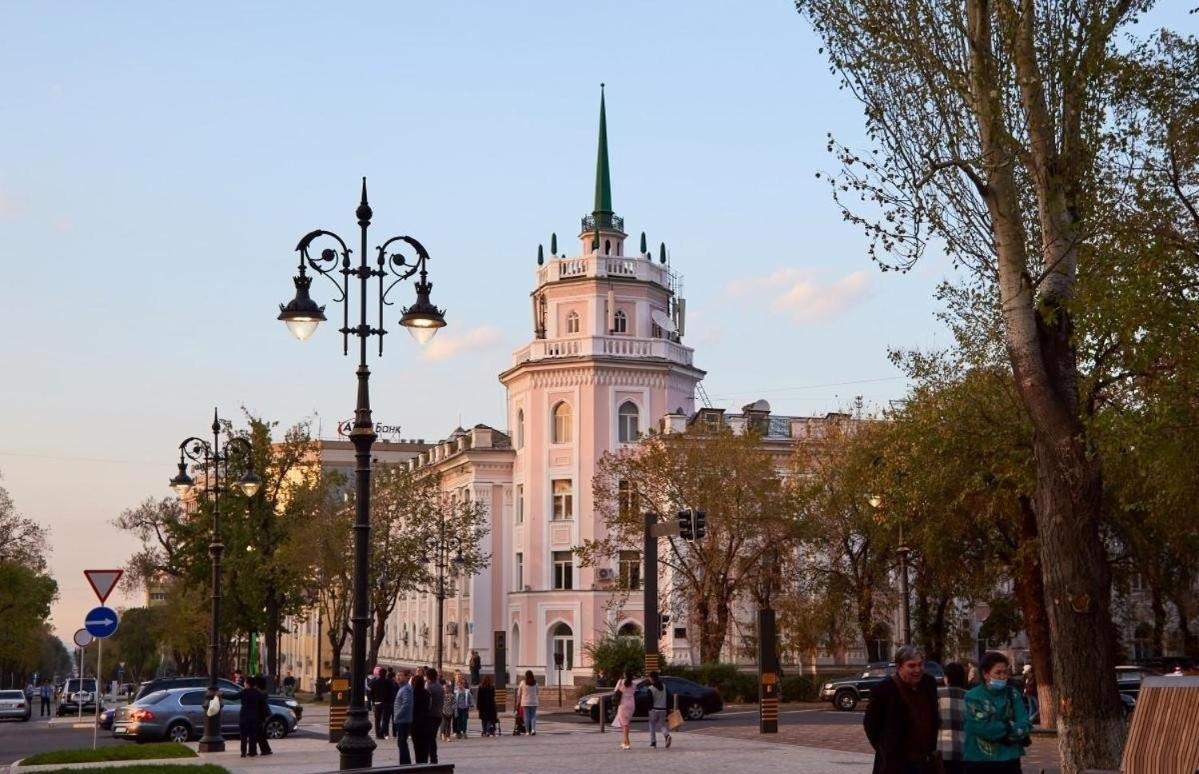 Nadezhda Apartments on Jeltoksan 103 Alma-Ata Buitenkant foto